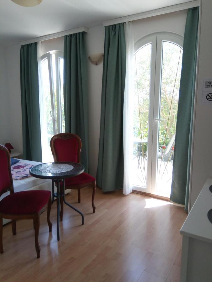 Ana Rooms Krk Town Exterior foto